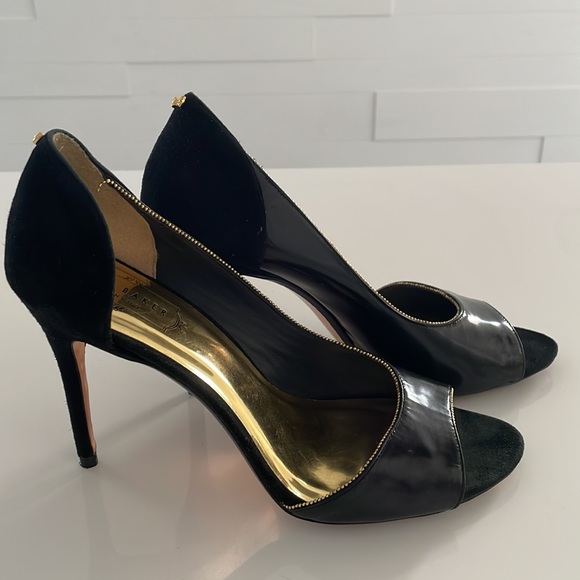 ⭐️HP⭐️ Ted Baker Black/Gold Suede and Patent Leather Heels - 39 (8.5) - Picture 3 of 12